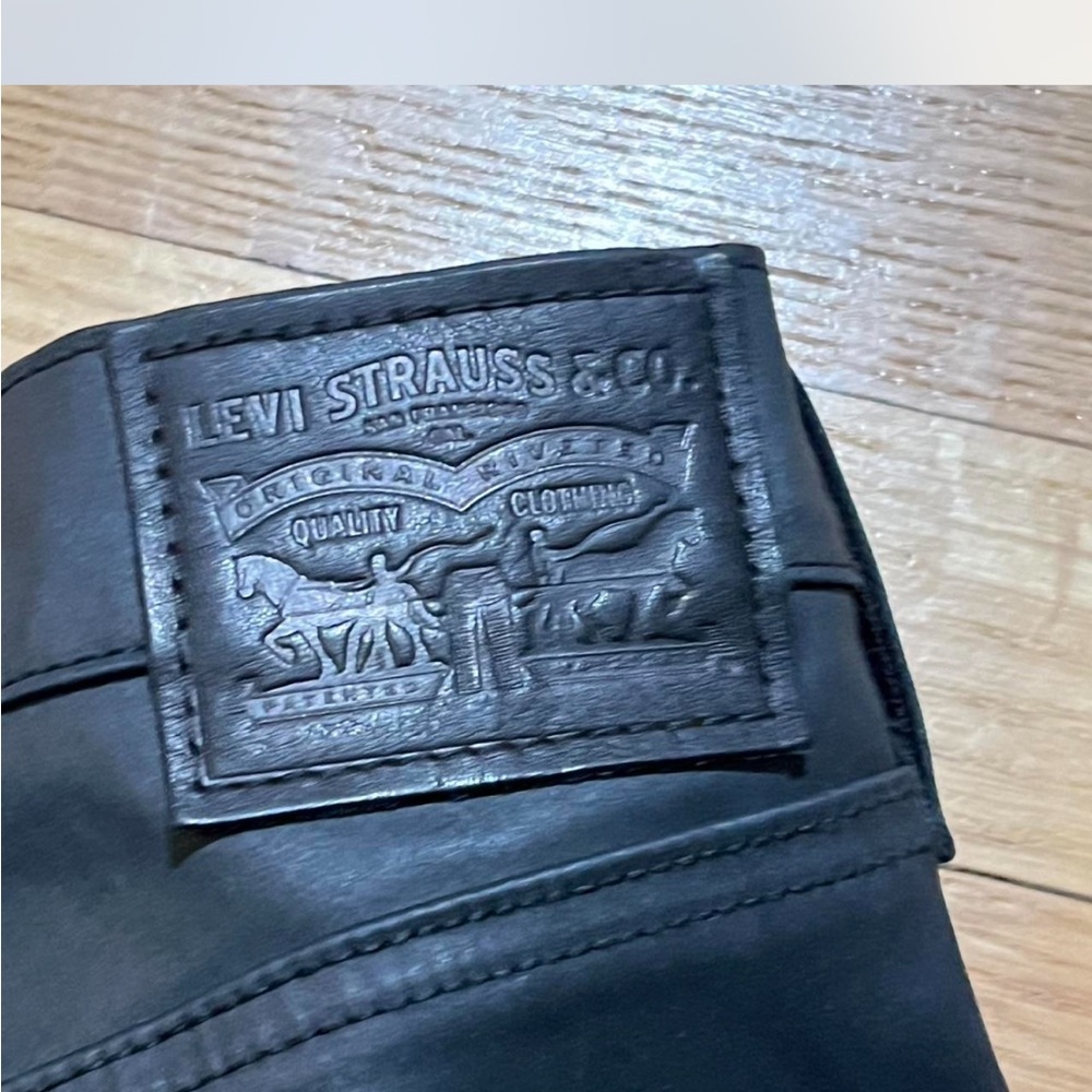 Levi's Black Skinny Pants